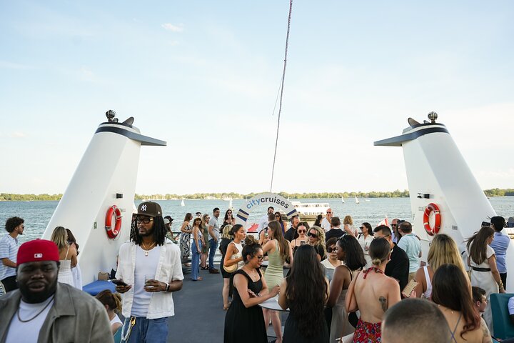 Crucero con cena Premier de Toronto en Odyssey en el puerto de Toronto