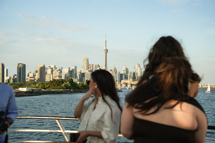 Crucero con cena Premier de Toronto en Odyssey en el puerto de Toronto