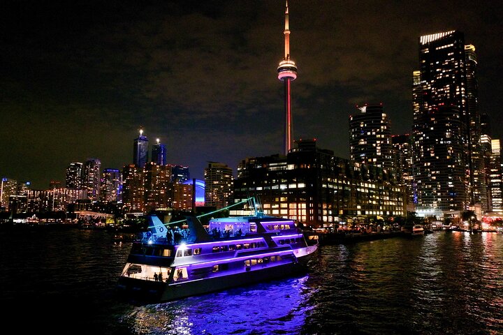 Crucero con cena Premier de Toronto en Odyssey en el puerto de Toronto