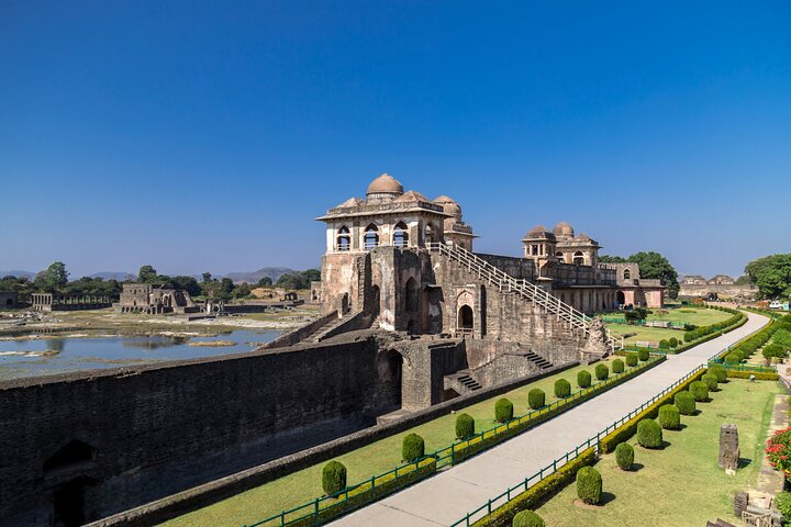 Indore nach Mandu und Maheshwar: Eine Tagestour zum Kulturerbe