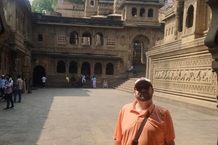 Indore nach Mandu und Maheshwar: Eine Tagestour zum Kulturerbe
