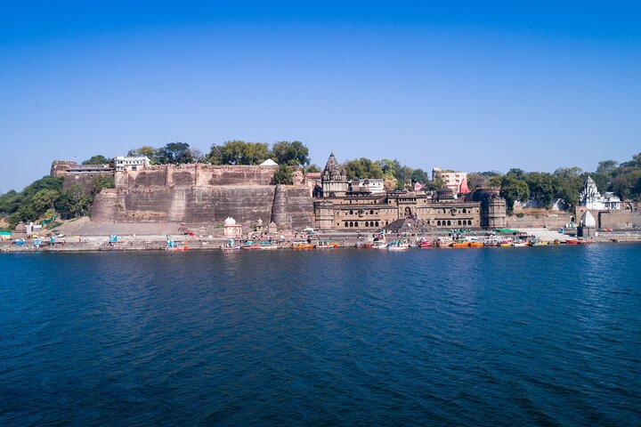 Indore nach Mandu und Maheshwar: Eine Tagestour zum Kulturerbe