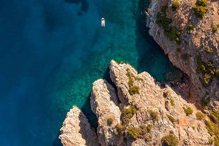 Alquiler de barcos privados en Agios Nikolaos con patrón opcional