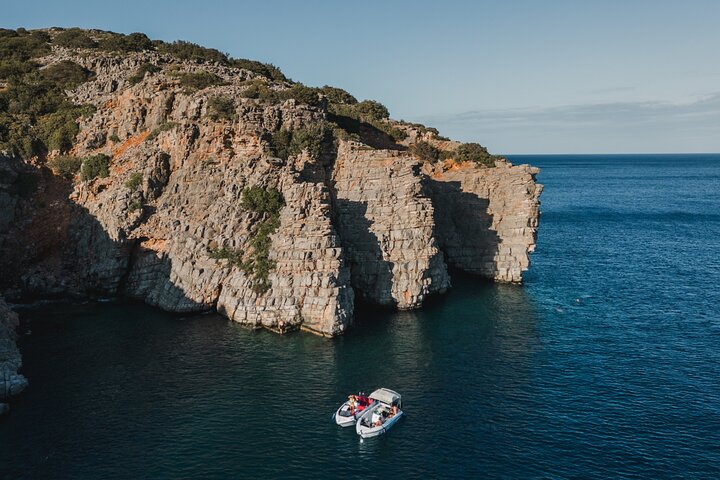 Alquiler de barcos privados en Agios Nikolaos con patrón opcional