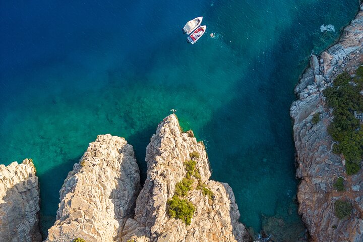 Alquiler de barcos privados en Agios Nikolaos con patrón opcional