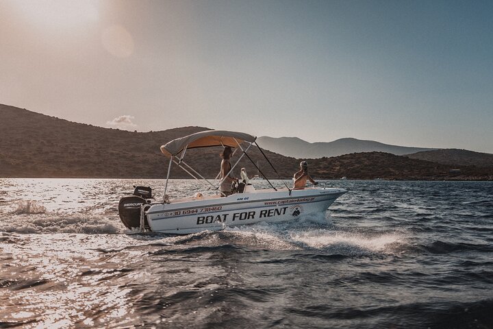 Alquiler de barcos privados en Agios Nikolaos con patrón opcional