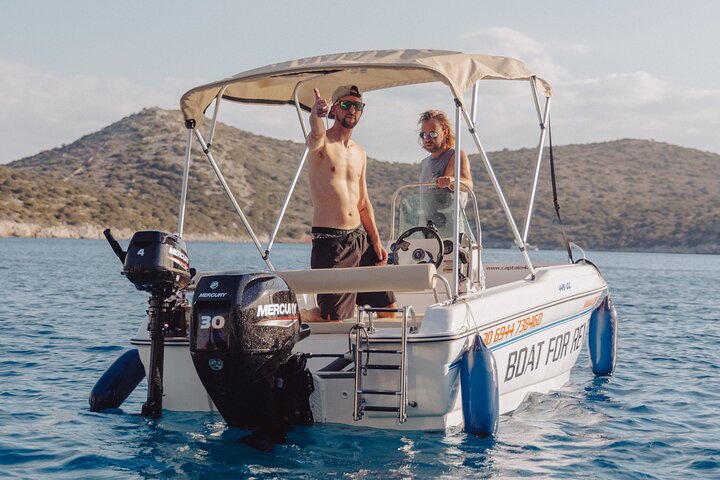 Alquiler de barcos privados en Agios Nikolaos con patrón opcional