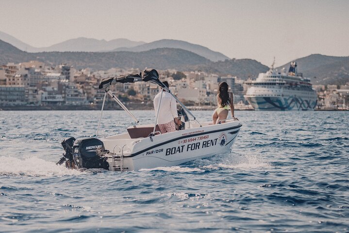 Alquiler de barcos privados en Agios Nikolaos con patrón opcional