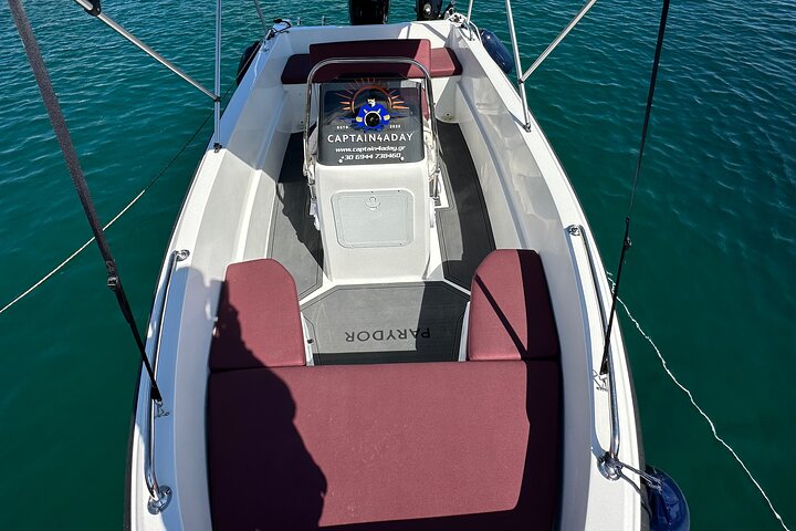 Alquiler de barcos privados en Agios Nikolaos con patrón opcional