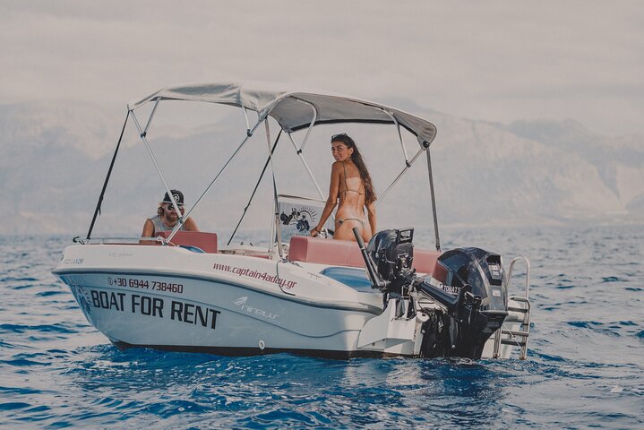 Alquiler de barcos privados en Agios Nikolaos con patrón opcional