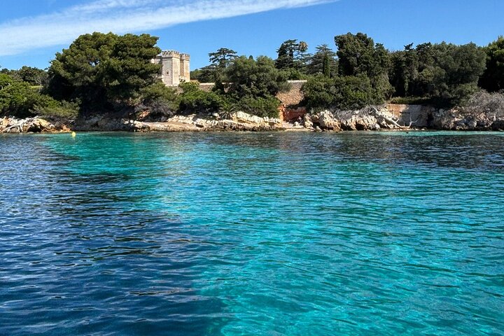 Excursion privée en bateau à Antibes et Billionaire Bay – Détente et plongée avec tuba
