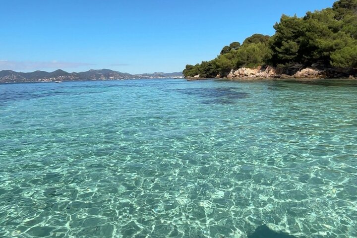 Excursion privée en bateau à Antibes et Billionaire Bay – Détente et plongée avec tuba