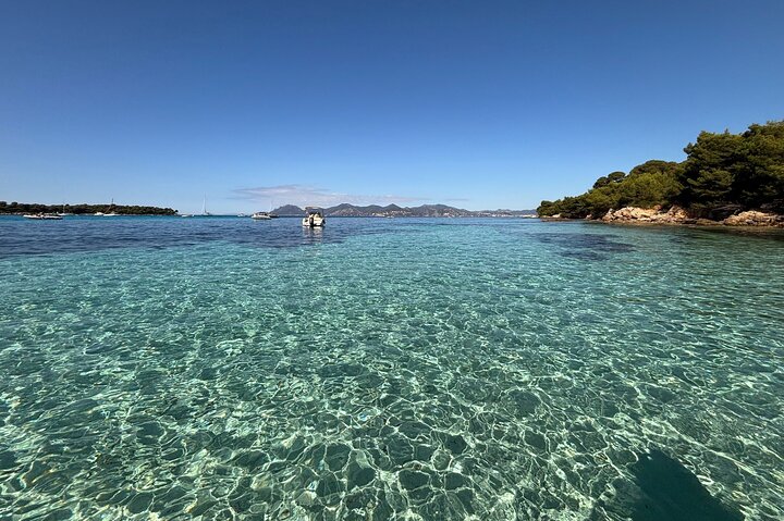 Excursion privée en bateau à Antibes et Billionaire Bay – Détente et plongée avec tuba