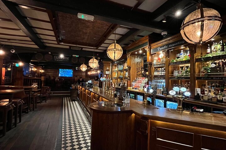 Private historische Pub-Tour in Nottingham mit kostenlosen Getränken