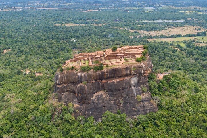 Visite du temple et du village de la grotte de Sigiriya Rock Dambulla au départ de Galle