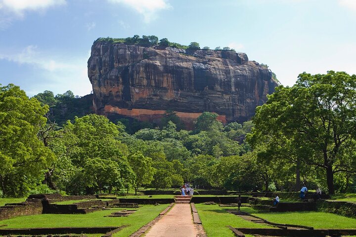 Visite du temple et du village de la grotte de Sigiriya Rock Dambulla au départ de Galle