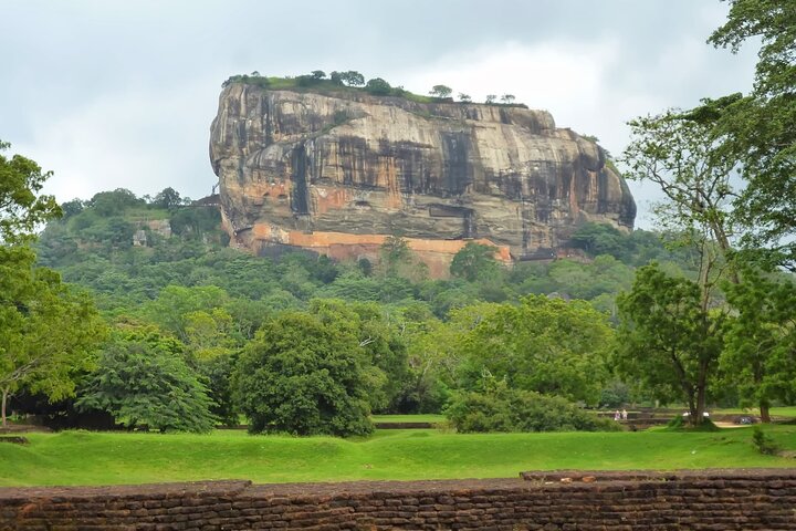 Visite du temple et du village de la grotte de Sigiriya Rock Dambulla au départ de Galle
