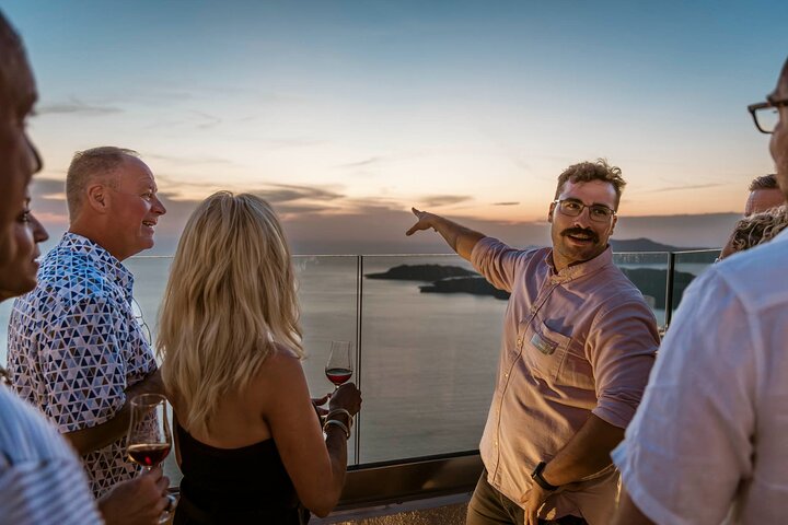 Santorini Weinabenteuer mit 12 Weinproben, Tapas und Sonnenuntergang
