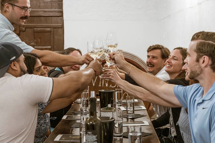 Santorini Weinabenteuer mit 12 Weinproben, Tapas und Sonnenuntergang