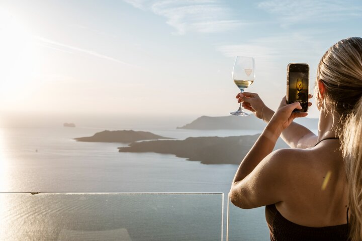 Santorini Weinabenteuer mit 12 Weinproben, Tapas und Sonnenuntergang
