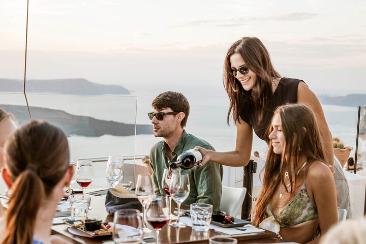 Santorini Weinabenteuer mit 12 Weinproben, Tapas und Sonnenuntergang