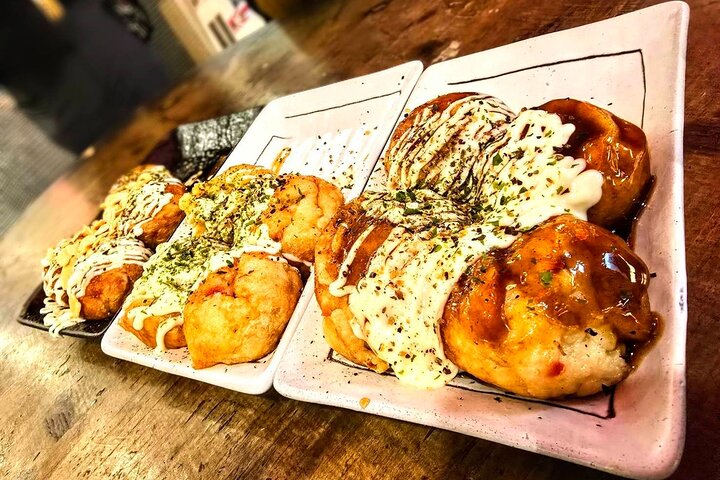 Hungry Osaka Street Food Tour : 15 Tastings with 3 Drinks