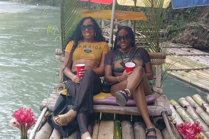 Montego Bay: Bamboo Rafting & Limestone Massage