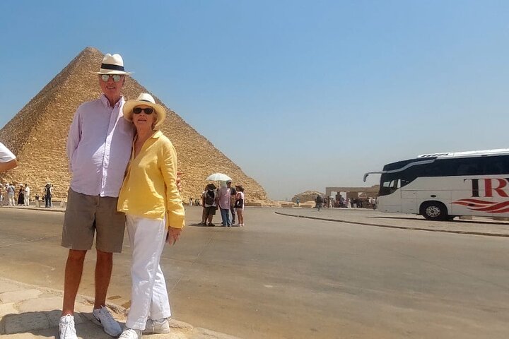 Tour privado a las pirámides de Giza y al Gran Museo desde el puerto de Alejandría