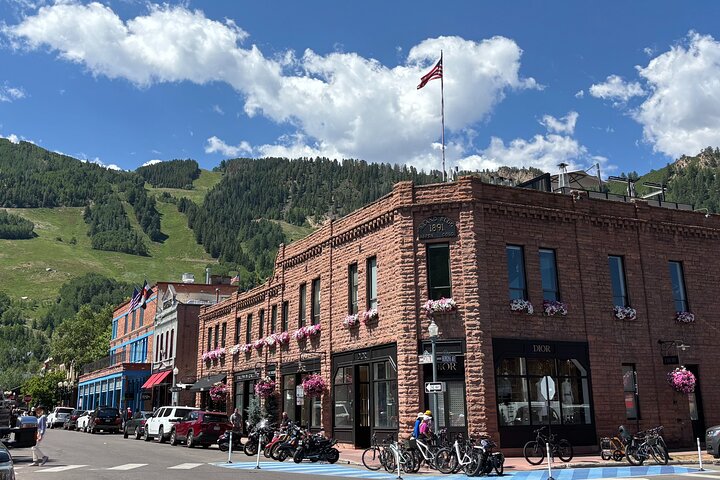 Aspen selvguidet tur: fortellinger om rikdom, villdom og opprør