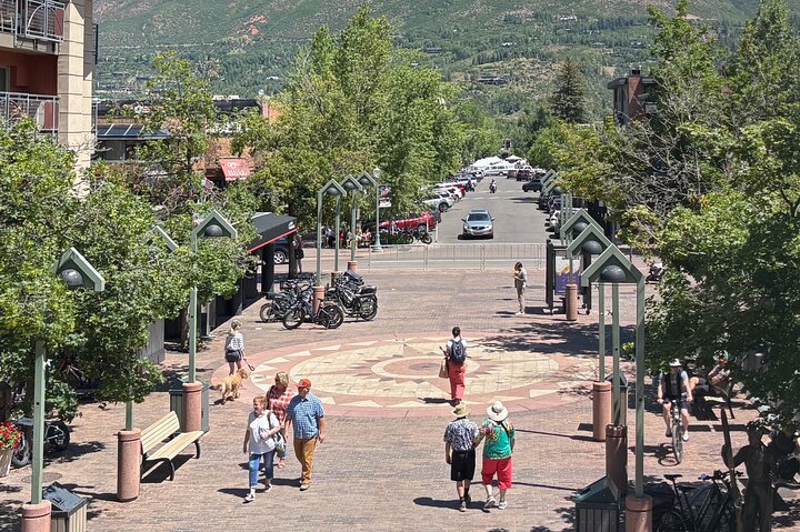 Aspen selvguidet tur: fortellinger om rikdom, villdom og opprør