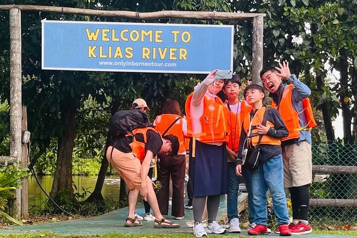 Cruzeiro pelo rio Borneo (Klias) e passeio pelos vaga-lumes