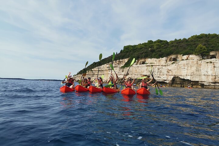 KAYAK & SNORKEL ÄVENTYR - Havsgrottor och Vilda Kusten Utforska
