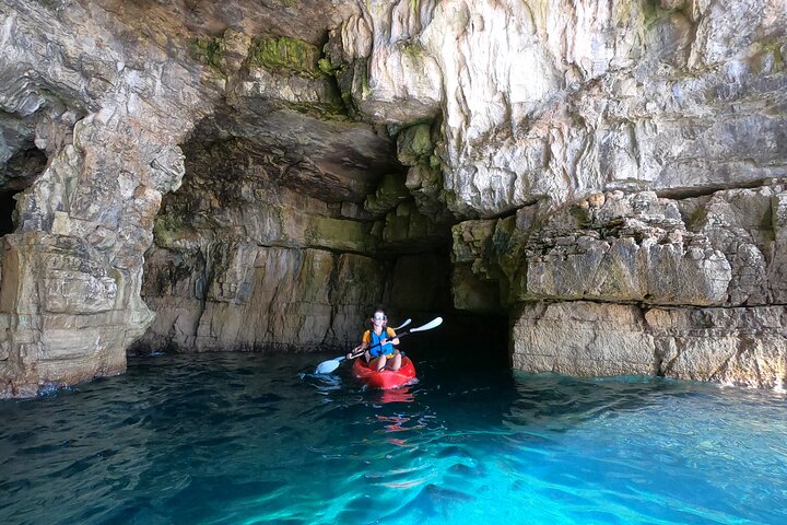 KAYAK & SNORKEL ÄVENTYR - Havsgrottor och Vilda Kusten Utforska