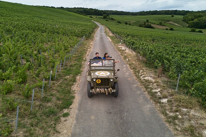 Recorrido en jeep por los viñedos de Champaña con degustación de vinos