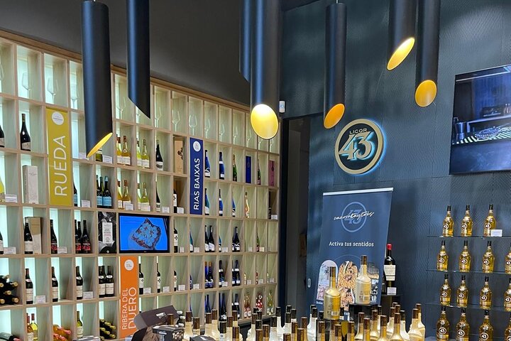 Rewaco Trike Ride & LICOR 43 Experiencia Tour (3HRS 2PPL MIN)