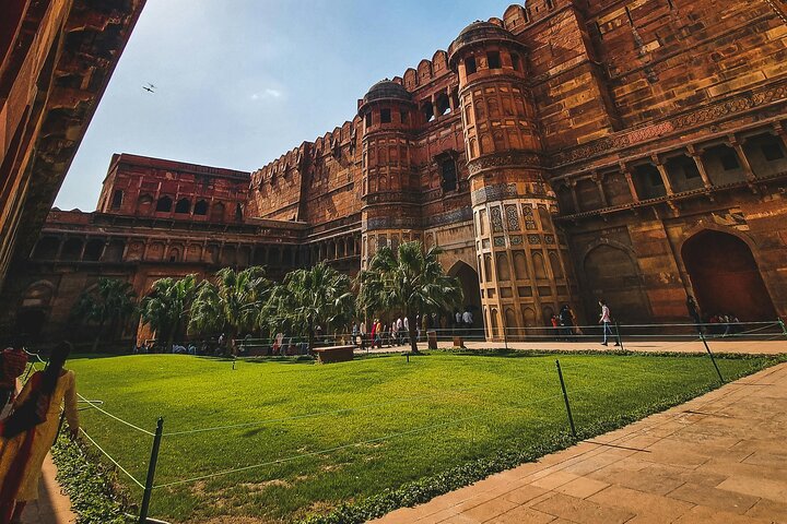 1-dagers tur til Taj Mahal og Agra med kommersielle flyreiser fra begge sider