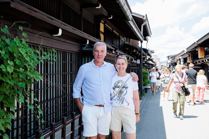 Japanse kookles met lokale familie in de oude binnenstad van Takayama