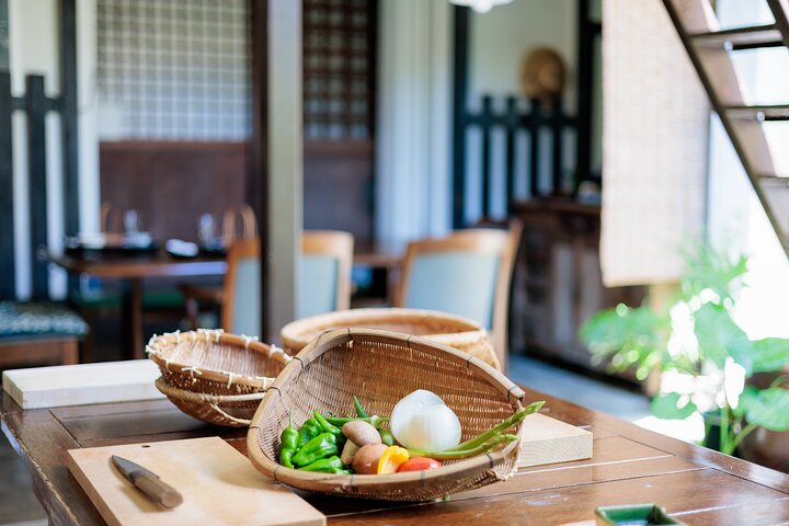 Japanse kookles met lokale familie in de oude binnenstad van Takayama