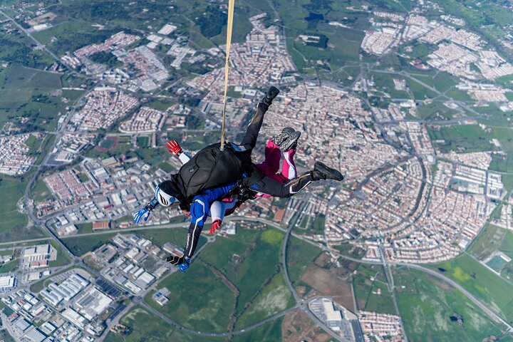 Premium fallskjermhopping Portugal 15 000 fot fritt fall nær Lisboa