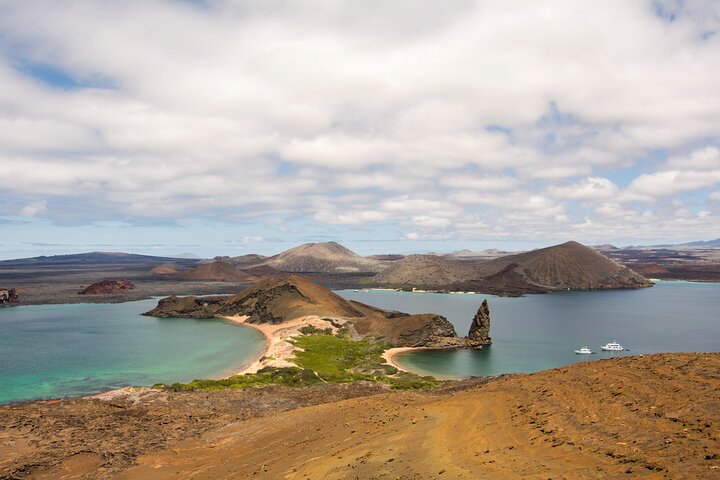 Paquete de 5 días de primera clase en Galápagos con excursiones de un día en yate