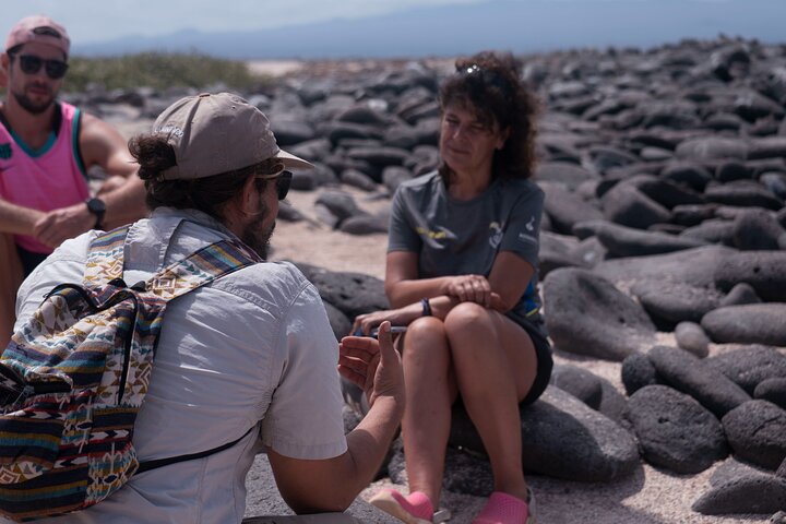 Paquete de 5 días de primera clase en Galápagos con excursiones de un día en yate