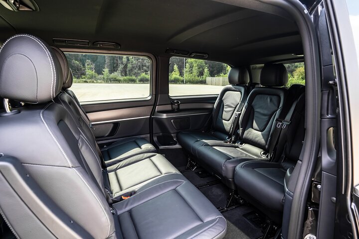 Private Transfer Paris ↔ Versailles Palace (Round Trip) by van