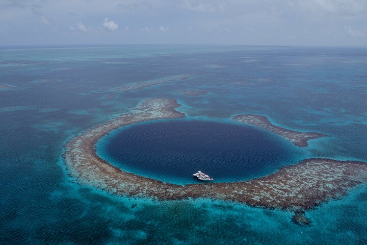 Great Blue Hole and Lighthouse Reef Atoll Snorkel Adventure