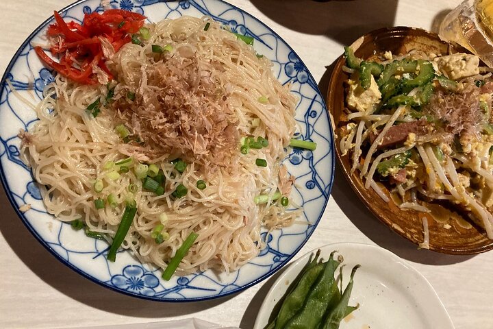 Okinawa: Local Bar-Hopping aventura na cidade de sua escolha
