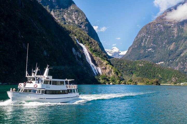 Da Te Anau a Queenstown via Milford Sound Tour con crociera e pranzo