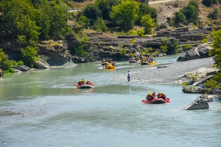Geweldige Rafting-ervaring op de Last Wild Vjosa-rivier van Europa in Permet, Albanië