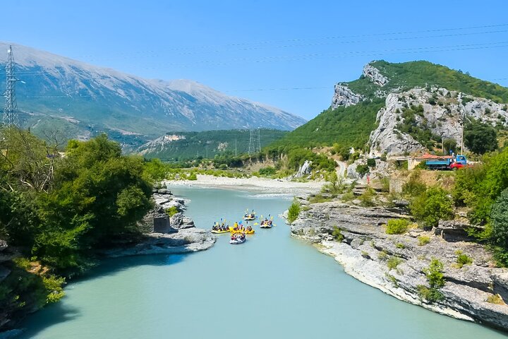 Geweldige Rafting-ervaring op de Last Wild Vjosa-rivier van Europa in Permet, Albanië
