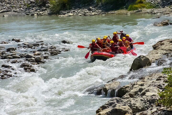 Geweldige Rafting-ervaring op de Last Wild Vjosa-rivier van Europa in Permet, Albanië