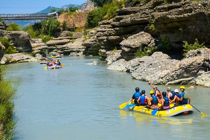 Geweldige Rafting-ervaring op de Last Wild Vjosa-rivier van Europa in Permet, Albanië