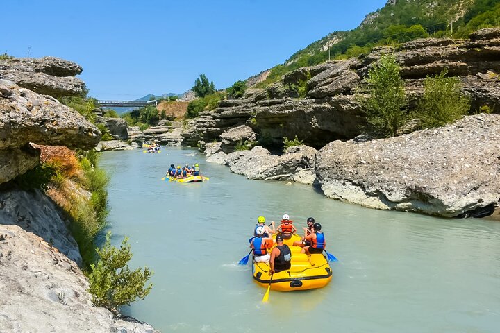 Geweldige Rafting-ervaring op de Last Wild Vjosa-rivier van Europa in Permet, Albanië